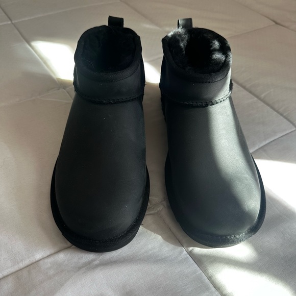 UGG Ultra Mini Black Boots Sz 7 - Picture 5 of 9